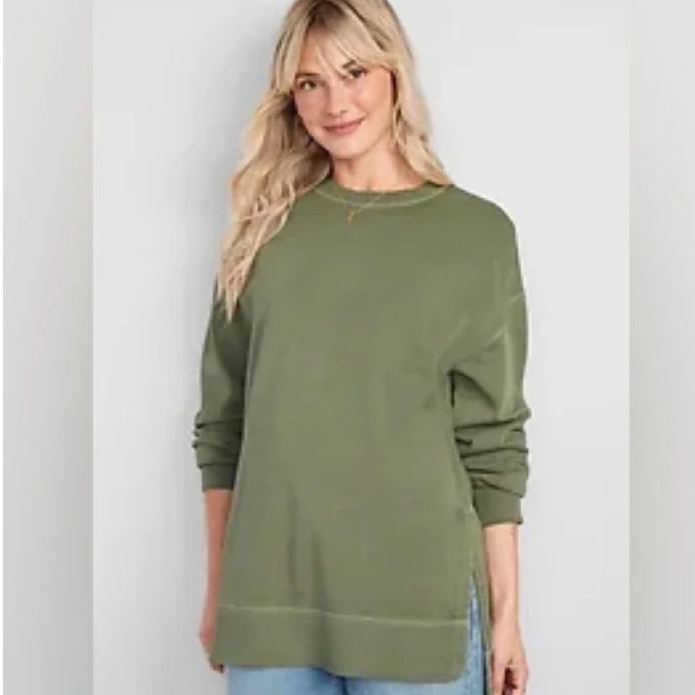 Old navy oversized sage green long sweatshirt with slit on sides